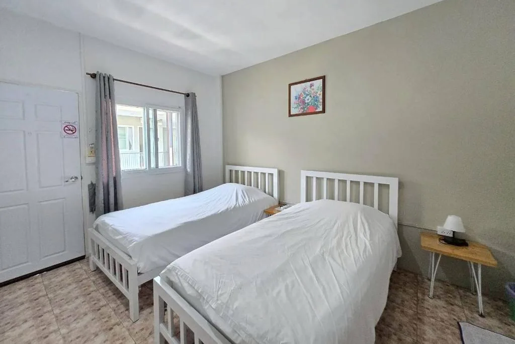 Economy Twin Room — CHADA HOUSE